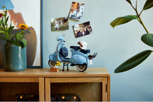 10298 Icons Vespa 125 - 6