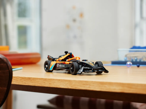 42169 Technic NEOM McLaren Formula E Race Car - 10