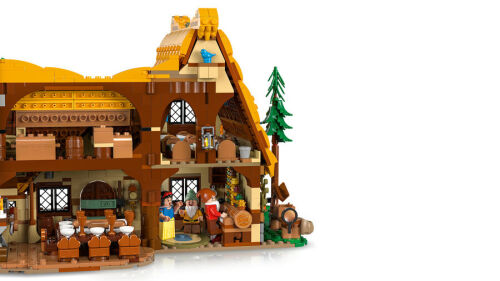 43242  Disney Snow White and the Seven Dwarfs' Cottage - 7